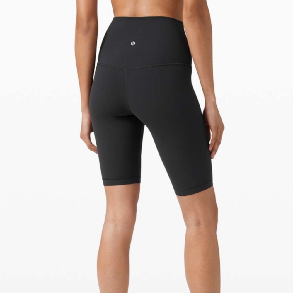 Lululemon Black Align Super High Rise Short 10"